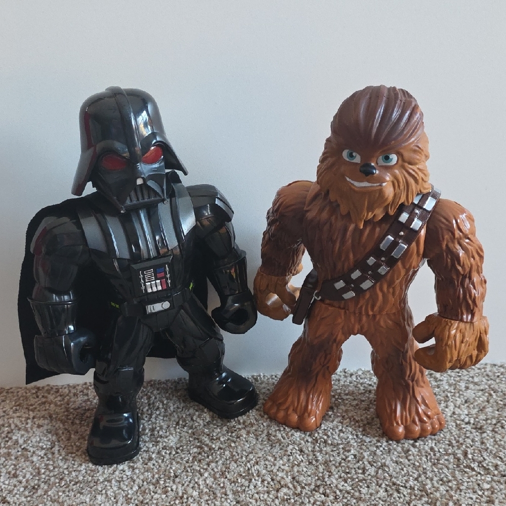 Star Wars Black Darth Vader and Brown Chewbacca Figures